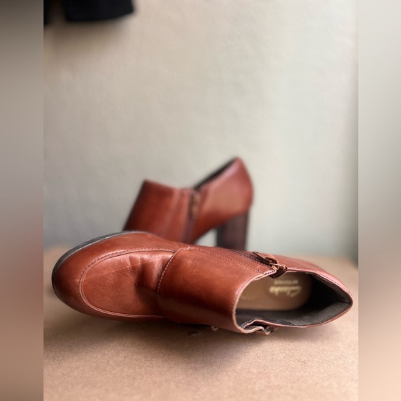 Clarks Artisan Elipsa Mae Double Buckle Brown Block Heels Ankle Boots Size 10 - Picture 8 of 13